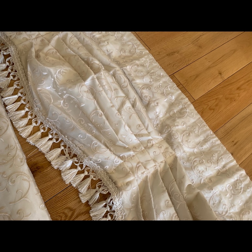 2 window valences 2 curtains